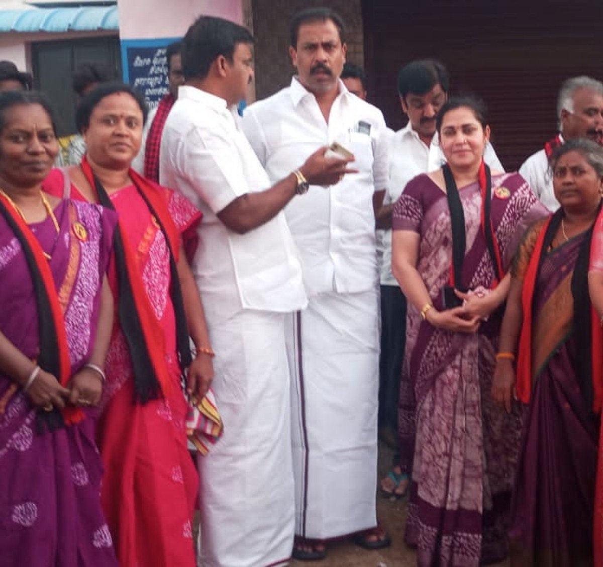 ushadevisundar's tweet photo. தாராபுரம் தொகுதி வெற்றிப் பயணத்தை நோக்கி...
#மணக்கடவு_தாராபுரம் 
28.09.26. https://t.co/4MjHl70Uxh