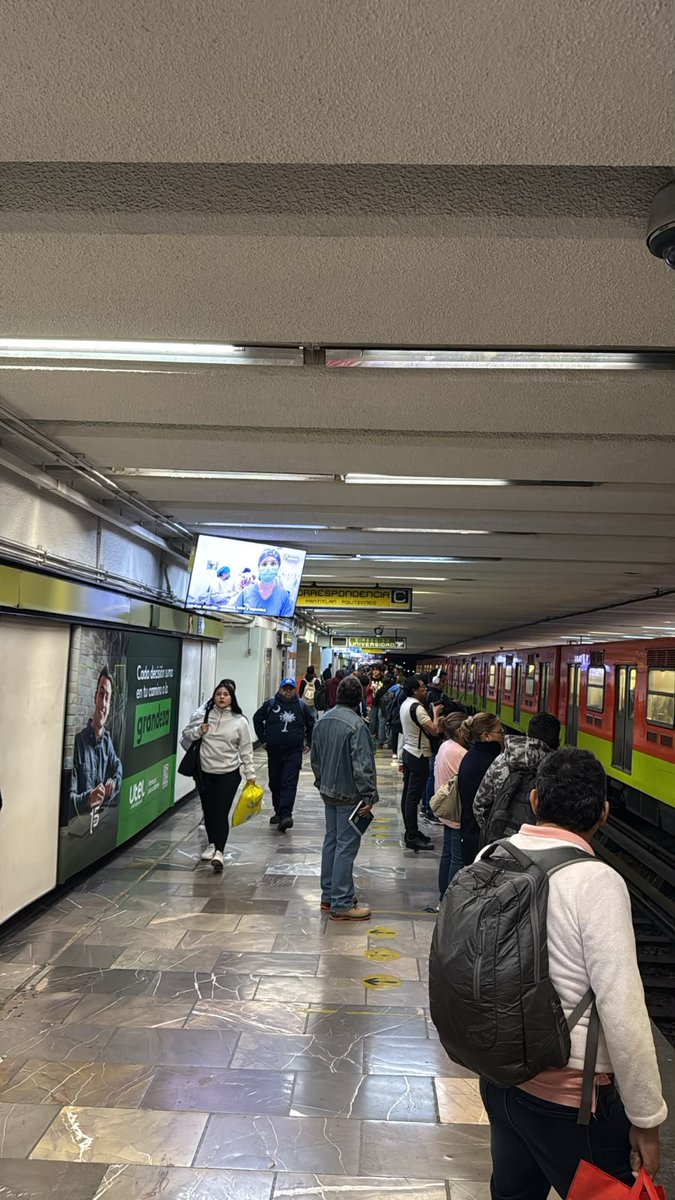 MetroCDMX's tweet photo. #MetroAlMomento: En las Líneas 1, 2, 4, 5, 6, 7, 8, 9, 12 y B se registra afluencia moderada y circulación constante de trenes desde las terminales. Recuerda que la información puede cambiar por eventualidades en la operación.

Las Líneas 3 y A presentan afluencia alta; se envían unidades vacías a las estaciones de mayor demanda.

Se mantiene la maniobra de dosificación de personas usuarias en estaciones y terminales principales.

 Anticipa tu viaje. #MovilidadCDMX