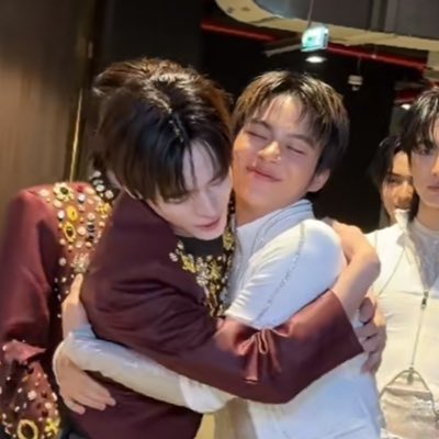 cuzmarcpor's tweet photo. เด็กแฝดของพี่มอมๆ 
🫳🏻🫳🏻
🦖🐻‍❄️
💙🩵 https://t.co/XqcsCfMELv
