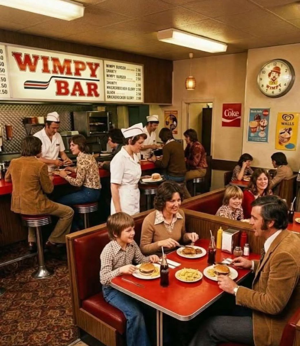 Knightley_22's tweet photo. 99% People Can't Spot The Mistake In This 1970s Photo. 

 Can You Find It? https://t.co/gpOYCJAOg8