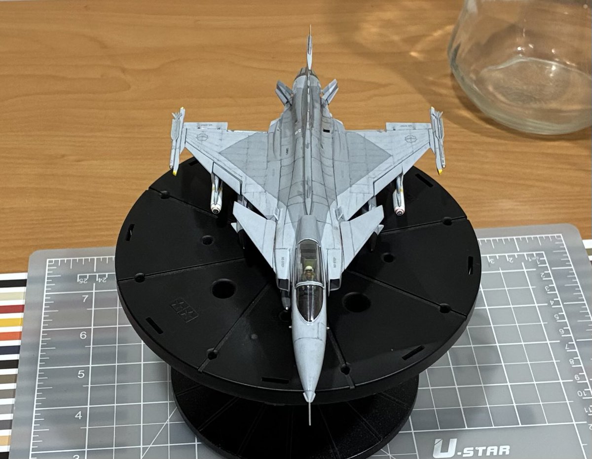 ChangYogen's tweet photo. Italeri 1/72 Jas-39 South African Air Force. Completed building. Painted by brush. https://t.co/fhNxNgSRez
