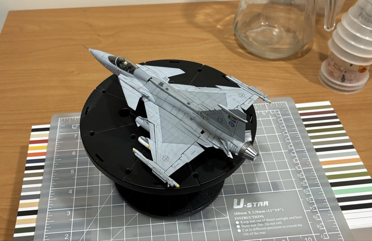 ChangYogen's tweet photo. Italeri 1/72 Jas-39 South African Air Force. Completed building. Painted by brush. https://t.co/fhNxNgSRez
