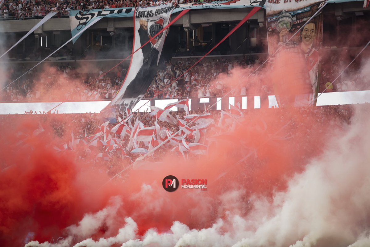 pmonumental's tweet photo. Por este amor, yo te aliento de la cuna hasta el cajón 🤍❤️🤍

¡Feliz día del Hincha de River! 🐔❤️ https://t.co/PBtq2bDQpl