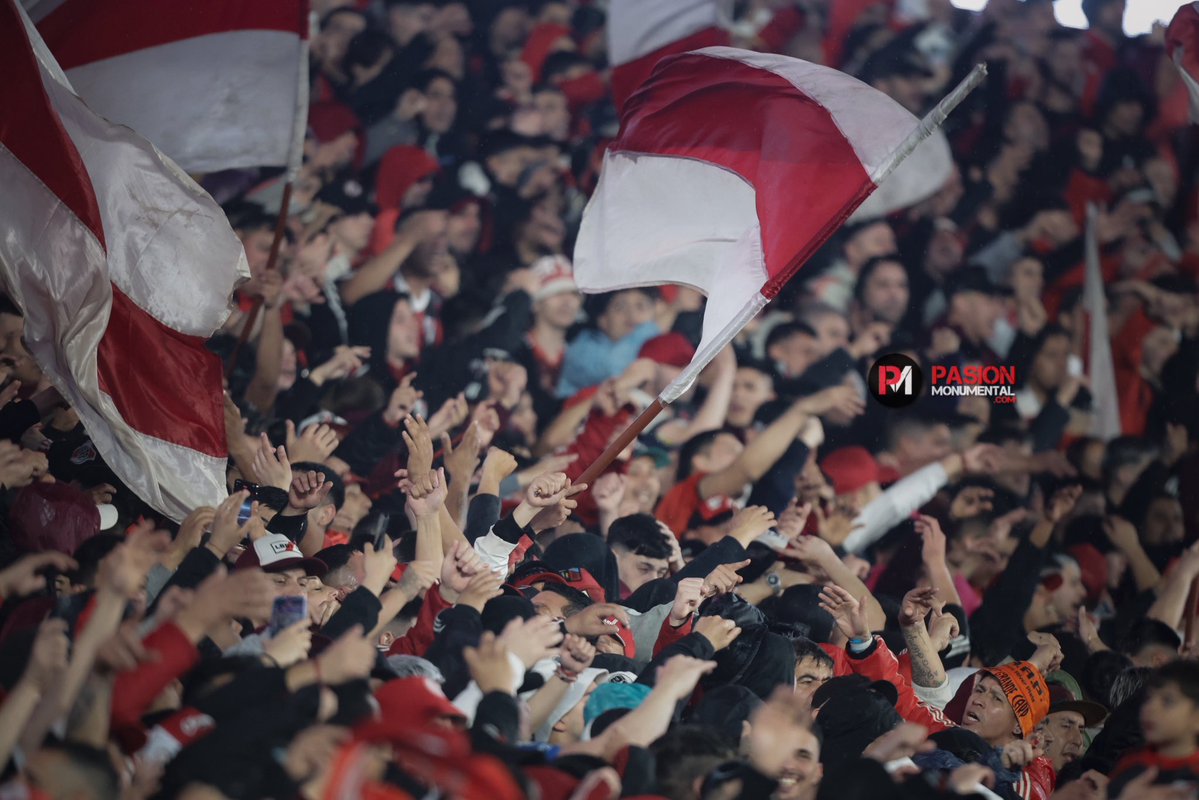 pmonumental's tweet photo. Por este amor, yo te aliento de la cuna hasta el cajón 🤍❤️🤍

¡Feliz día del Hincha de River! 🐔❤️ https://t.co/PBtq2bDQpl