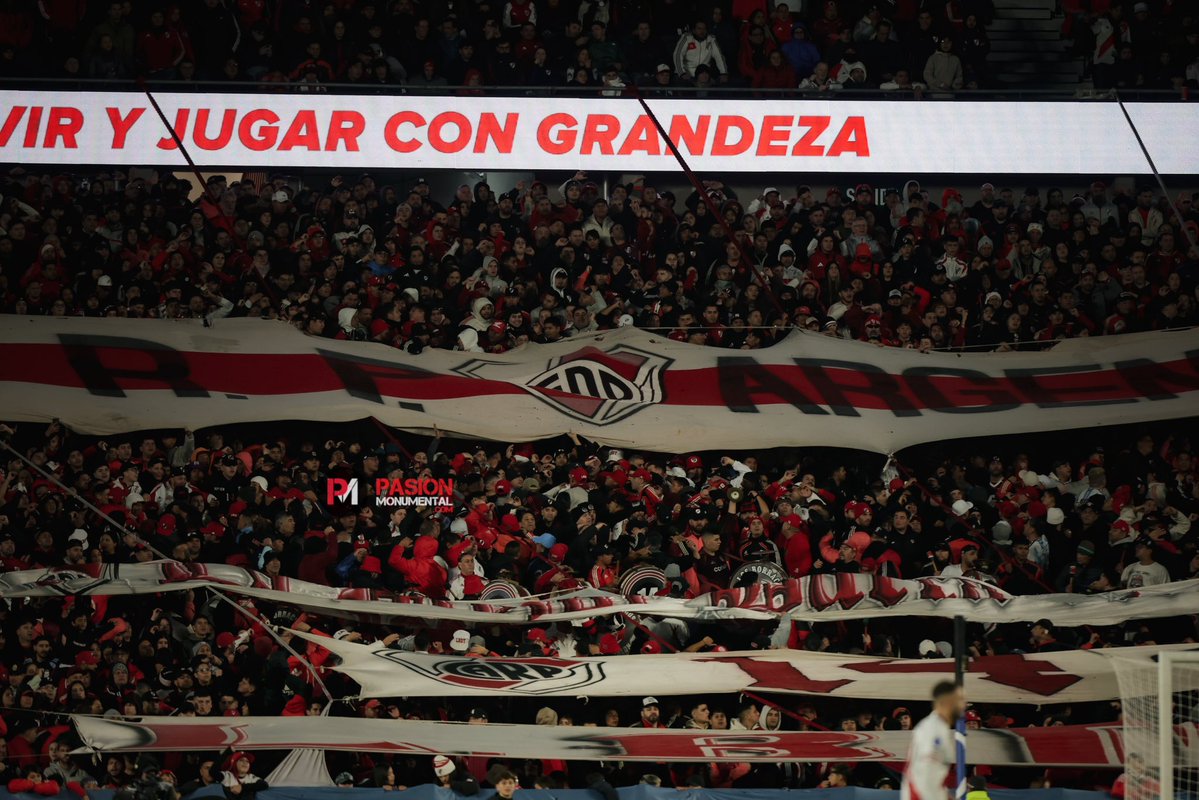 pmonumental's tweet photo. Por este amor, yo te aliento de la cuna hasta el cajón 🤍❤️🤍

¡Feliz día del Hincha de River! 🐔❤️ https://t.co/PBtq2bDQpl