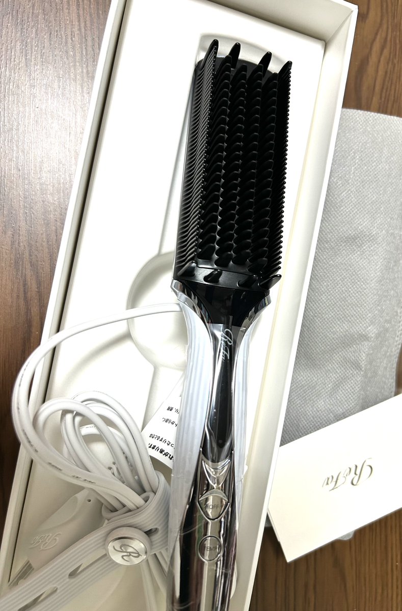 mori_jyumin's tweet photo. リファのストレートブローアイロンすごい。
くるっくるのチリチリが数回で矯正される。
今度ちゃんと使用前後の髪の毛の写真を撮ろうと思う。 https://t.co/EYewIuyfOd