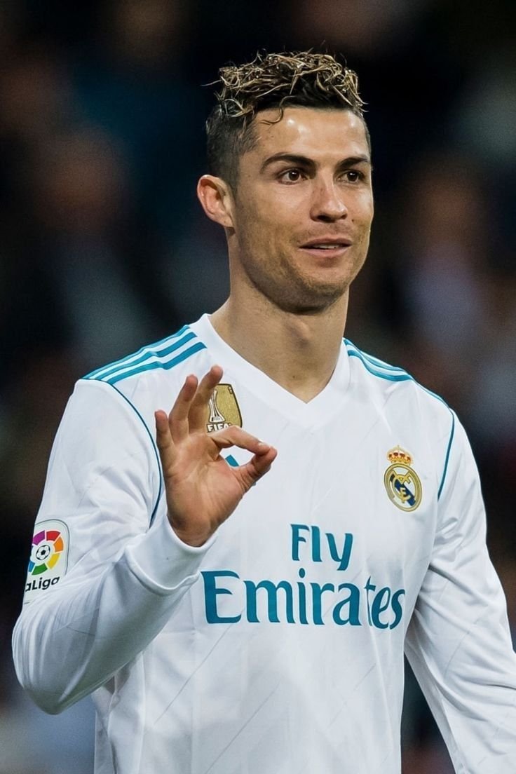 IamAzizJamal's tweet photo. 20 yrs ago Messi washed Lamine Yamal and we all are witness how good Yamal is on the pitch. Then only problem is he talks to much. 

Has Ronaldo washed any Child in the past or present? 

Or Maybe he does but they dont became great as Lamine Yamal? https://t.co/dtqttdTONl