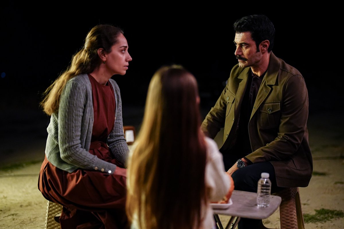 sevdanbiratestv's tweet photo. Mirza’nın kabusu gerçeğe mi dönüşecek?❤️‍🔥
#SevdanBirAteş yeni bölümüyle her Çarşamba 20.00’de Show TV’de!
@ShowTV @cnpfilmresmi https://t.co/9AN8vDiAaB