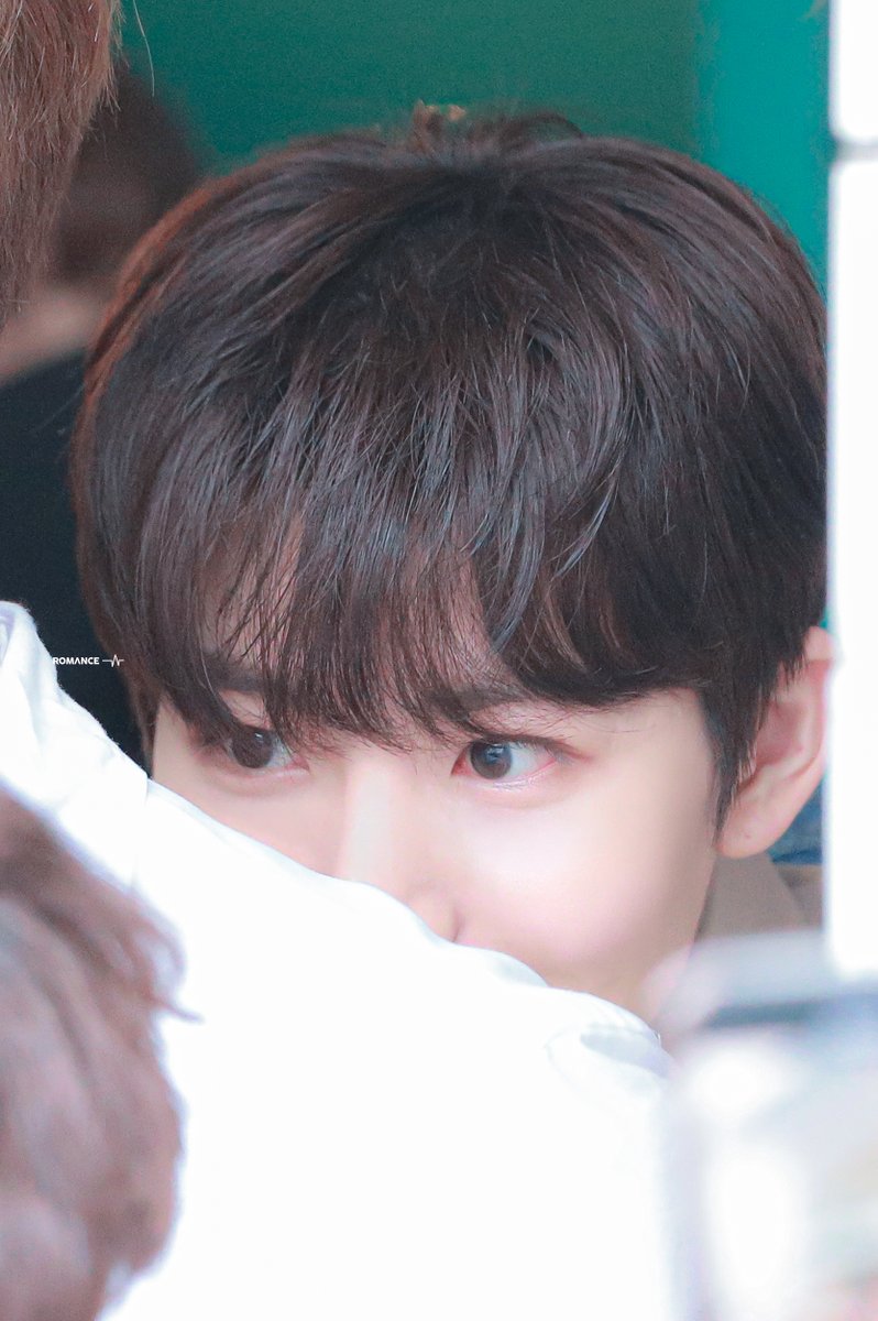 romance0099's tweet photo. 200814 정우님 뒤로 숨어버린 아기 준규👼👼 (점점 작아짐 너무귀여움.. 어캄 어떡하냐 진짜..) #준규 #JUNKYU #ジュンギュ https://t.co/mLlq63w2t4