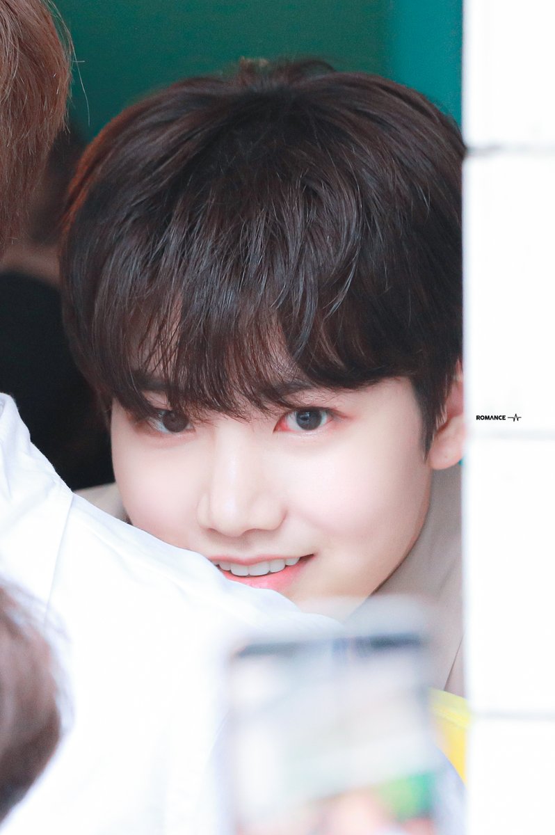 romance0099's tweet photo. 200814 정우님 뒤로 숨어버린 아기 준규👼👼 (점점 작아짐 너무귀여움.. 어캄 어떡하냐 진짜..) #준규 #JUNKYU #ジュンギュ https://t.co/mLlq63w2t4