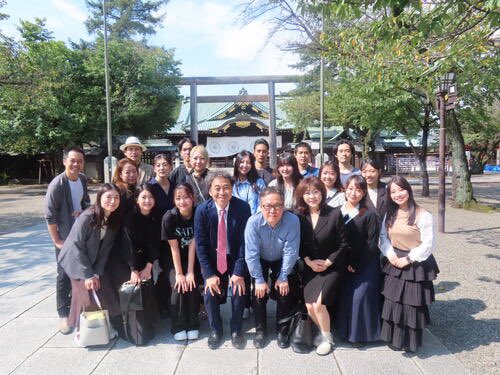 H_SONO_2003's tweet photo. 日刊スポーツさんにて先日の成功祈願のの参拝の様子を掲載して頂きました。

ぜひ読んでね🧸📰
https://t.co/iZ6KW2VuNn https://t.co/wZv2GGOp8n