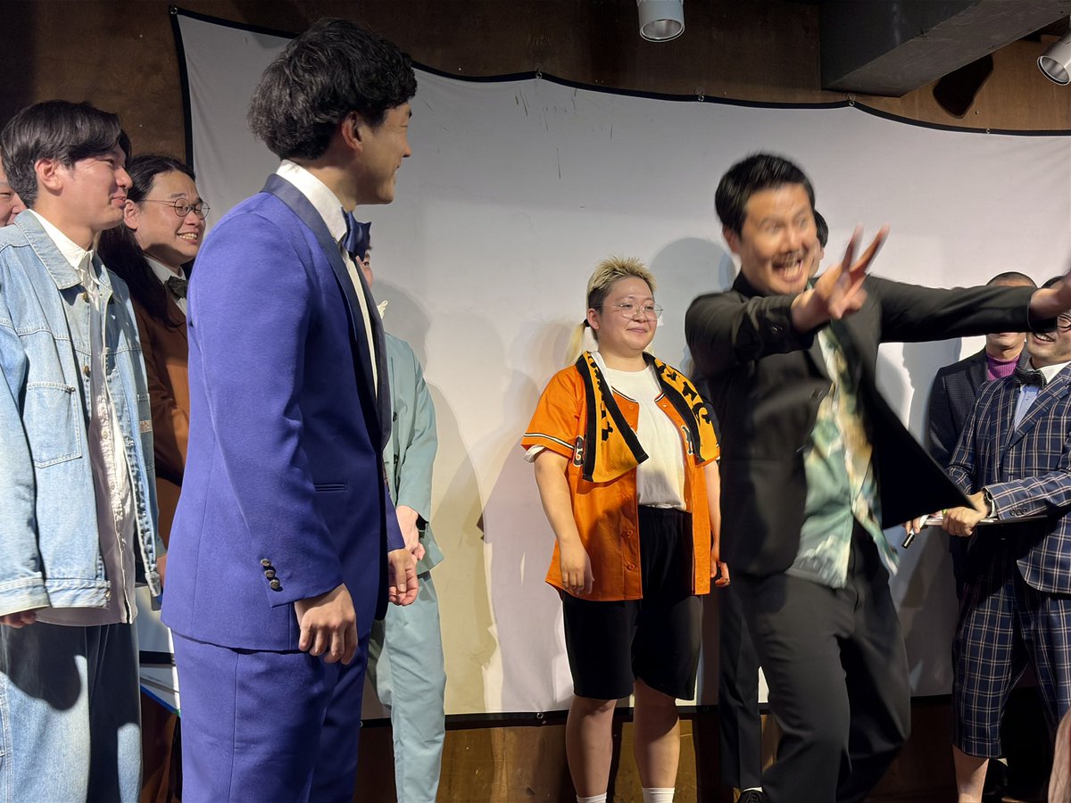 cidercider___'s tweet photo. 月曜夜のネタと企画、コバシさんが翁長さんを押し出す形で自己紹介ギャグの時間が始まってたまらなかった。ベンジャミン・オクムラ… https://t.co/W40Tuzwwoy
