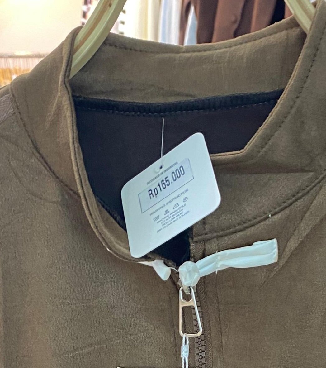 fitbyilen's tweet photo. Nemu jaket Adidas model cheongsam cuma Rp165 ribuan, ternyata CAKEP BANGET 😭 https://t.co/8pVllazix0