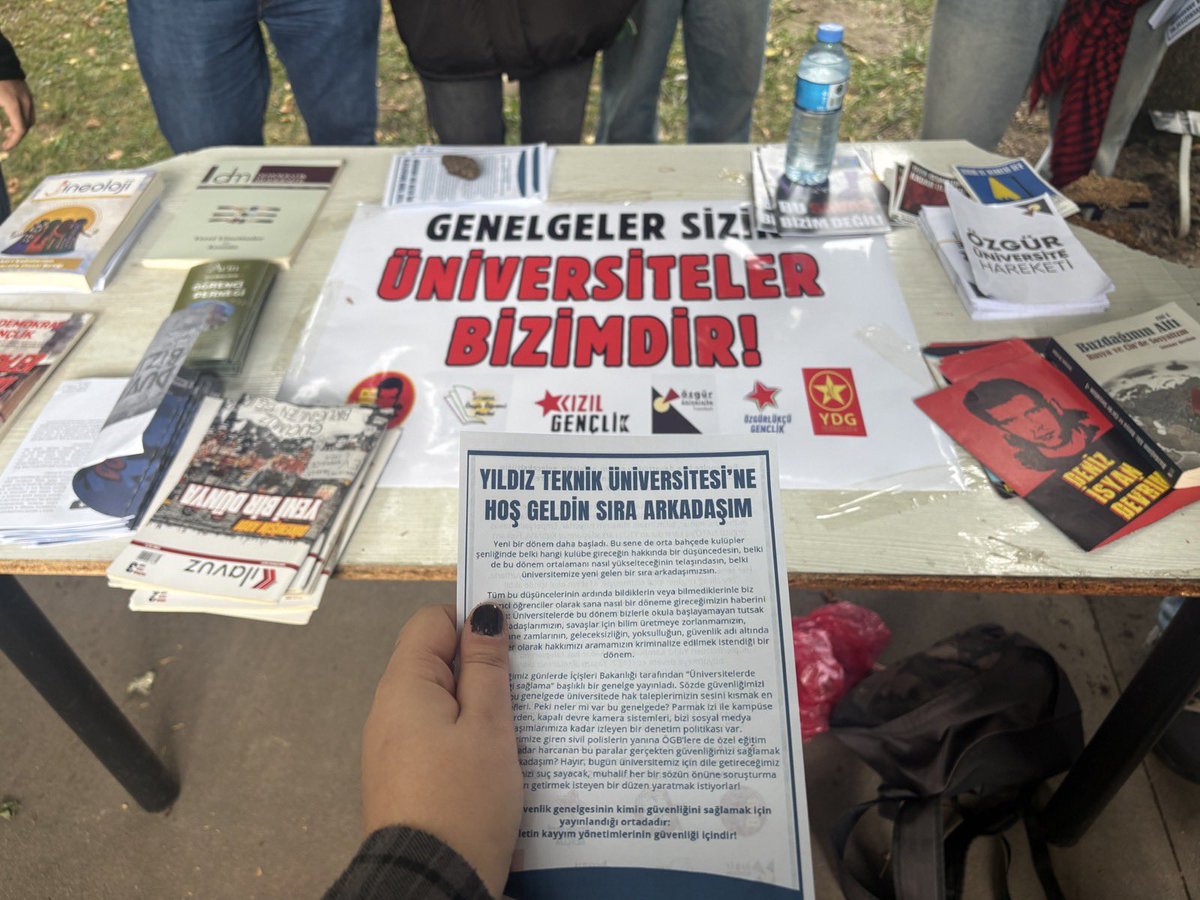 gnclkozgurlukcu's tweet photo. YTÜ|

Gençlik örgütleriyle beraber “Genelgeler sizin, üniversiteler bizimdir!” diyerek OrtaBahçe’de açtığımız stanttaydık.

Özgür, demokratik üniversiteler için mücadeleye! #BirÇıkışVar

https://t.co/73T96FRWCz https://t.co/yJUhxHIGqR