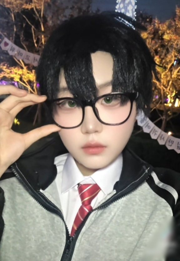 _Shiro_cos's tweet photo. #요즘로봇

9코페 때 사진인데 이제야 올리네요 🥺

안경에 미.친 트친이 있어서 네 장 꽉끼게 올려요.. https://t.co/GJJasd9piA