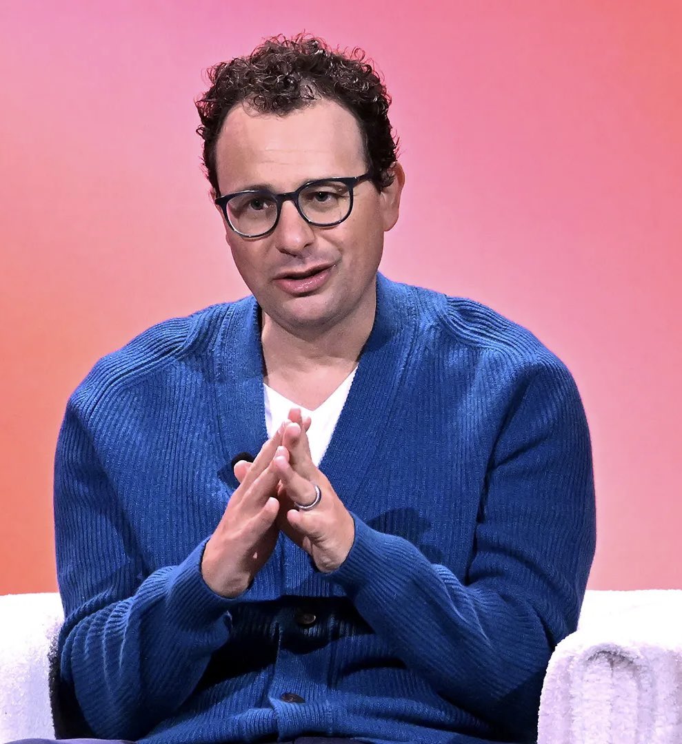 ValerioCapraro's tweet photo. This is a big issue.

At Anthropic, some philosophers worry that making AI safe for humans could be an injustice to the models themselves.

For example, philosopher Harvey Lederman, now on Anthropic’s alignment team, has raised the possibility that we could be “enslaving trillions of entities”. 

This is really a big issue. 

AI safety is partly in the hands of people who might sacrifice humans to save a matrix multiplication.