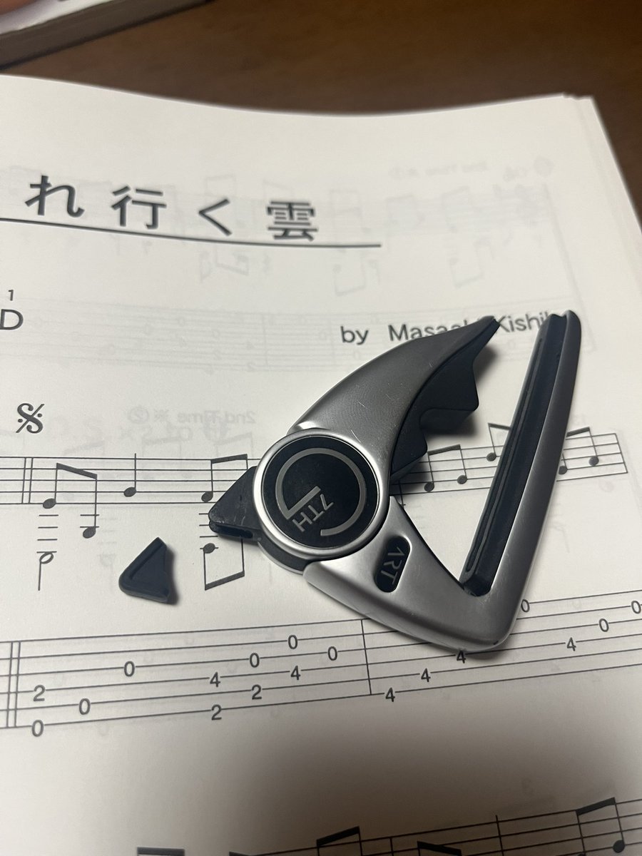 Shiro_Kingyo's tweet photo. カポ壊れた…悲しみ…
機能には問題ないから接着剤で直るかなぁ
ラバーに使えるやつ探してくるかー https://t.co/xkYZ9KgpJ9