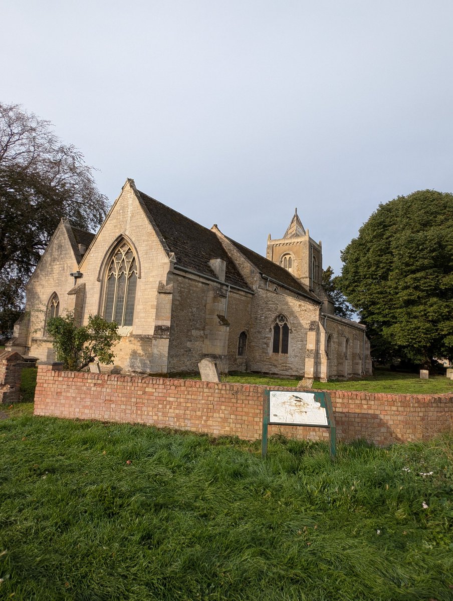 NigelUnfiltered's tweet photo. St Mary's Church Farcet Peterborough on todays stroll #walking #church #peterborough https://t.co/5J4bt9xSnO