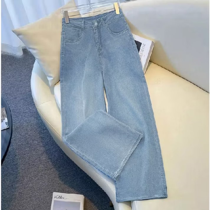 spillshopevd's tweet photo. Celana jeans yang bikin outfit basic jadi kelihatan lebih niat 😭🤎

Highwaist jeans tu emang penyelamat kalau lagi bingung mau pakai apa. Modelnya gampang dipaduin bangett😖

Yang lagi cari jeans baru, boleh banget intip yang ini 👀🛒
https://t.co/6wKiNZGqde
#ootdkekinian https://t.co/890nFtXl7F