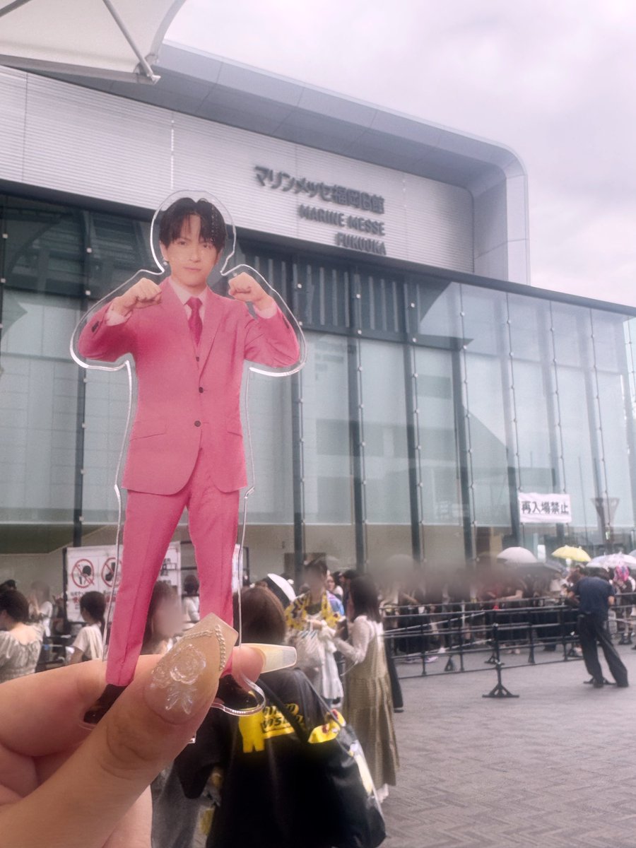 yllh_1994's tweet photo. 【シャカレボ 福岡 27日1部】
FC入ったばっかの新規なのに6000人キャパのライブ行けて、近くて幸せだった💞

#みるくシャカレボ https://t.co/kS3aAupFij