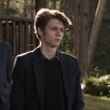 beastlxrdd's tweet photo. awww just look at tony’s sons, i wish they would meet https://t.co/qN7tlo6gTE