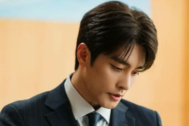 NetizenSpill's tweet photo. 'Rude Behavior Controversy' Sung Hoon Returns with New MBN Drama

1. [+323;-15] There are plenty of other actors to choose from, so why bother... Demand with zero supply
2. [+252;-10] This guy definitely isn't normal either...
3. [+233;-6] Lacking manners means your etiquette, personality, and character are basically trash, doesn't it?? Just go on self-reflection or take a break,, tsk
4. [+30;-3] This is the first time I've ever seen someone whose eating habits are so completely repulsive to watch.
5. [+29;-2] This is why comprehensive cable networks need to be abolished… They're just a comeback channel for problematic celebrities…

cr: Nate

#sunghoon
