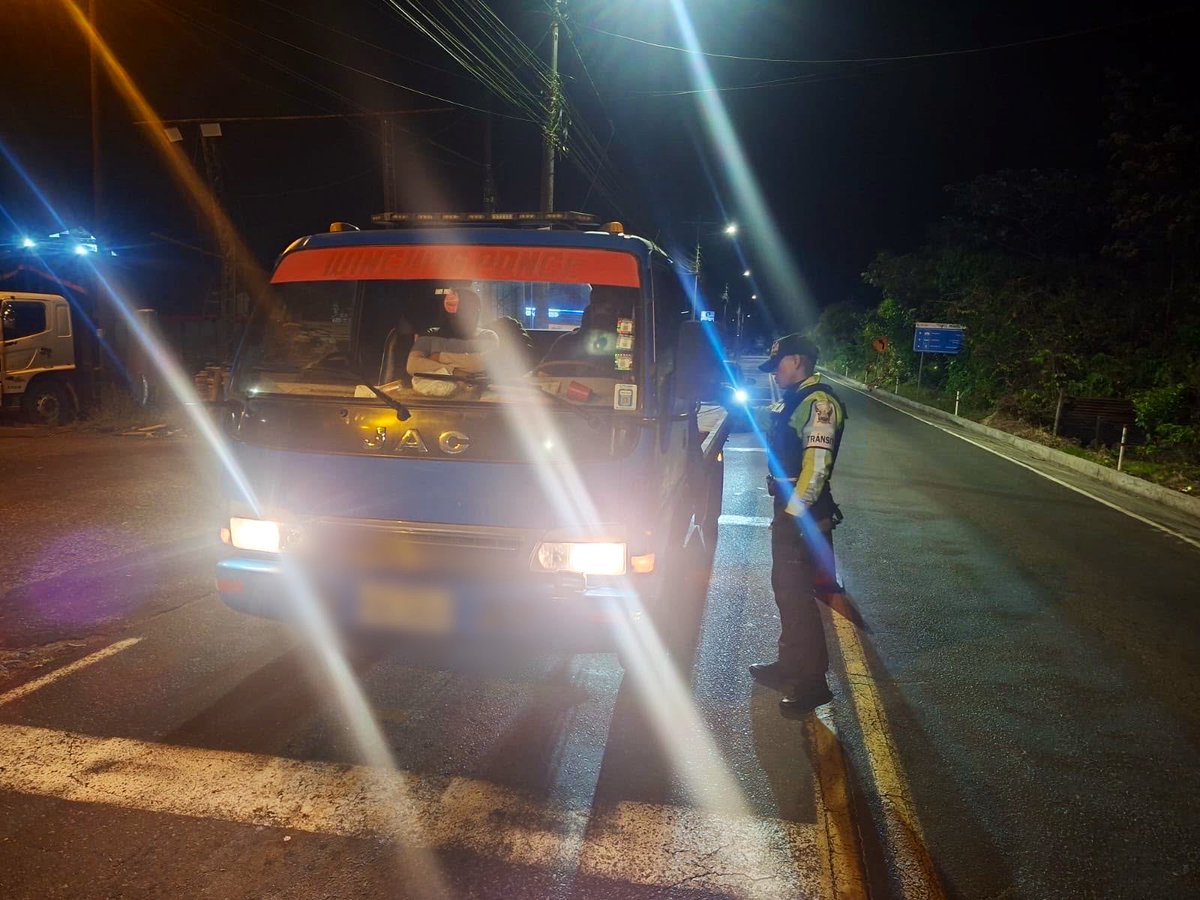 PoliciaEcZona3's tweet photo. 📍#PASTAZA| OPERATIVOS DE CONTROL CHECK POINT
En #Mera realizamos operativos en los puntos estratégicos denominados Check Point mediante controles de personas, vehículos con la finalidad de brindar presencia policial constante y así evitar actos delictivos.
#PolicíaEcuador https://t.co/JirQvBnvd5
