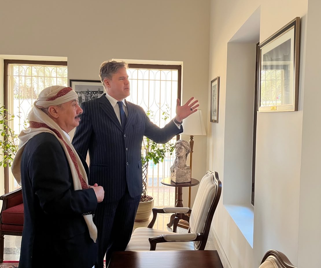USEmbassyYemen's tweet photo. نقاش مثمر جمعني اليوم مع الشيخ محمد بن ناجي الشايف، من مشايخ قبائل بكيل في اليمن. شكراً لك ياشيخ محمد، على آرائك ورؤاك القيّمة. https://t.co/1WcwYJASGZ
