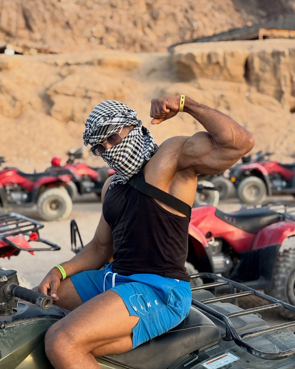 Heulerh's tweet photo. Experiencing desert vibes 🏜️ https://t.co/eAbC4ButZ5
