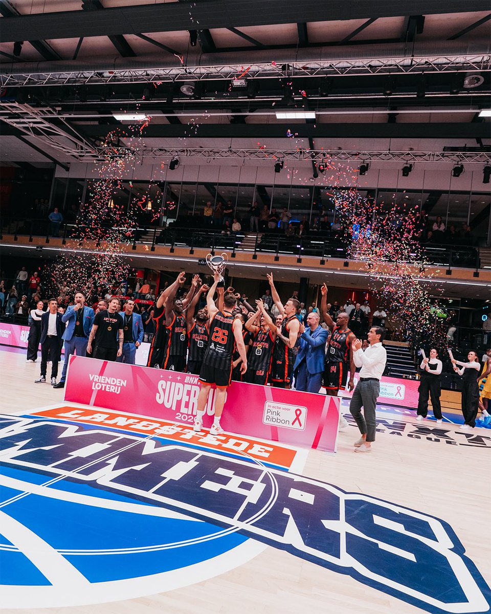 BnxtLeague's tweet photo. Windrose Giants Antwerp needed overtime to get past Landstede Hammers in Zwolle, securing a hard-fought 76-83 victory. 🔥

After a back-and-forth battle that saw the Hammers force OT with a huge three from Nelson Haskin, Antwerp found another gear when it mattered most. 🏆 https://t.co/aZXVo22c7V