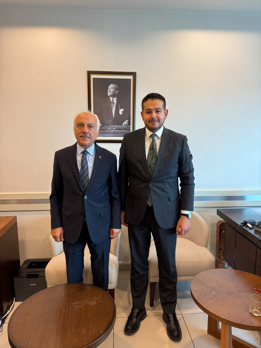 zekigulbb's tweet photo. Anayasa Mahkemesi Raportörü olarak atanan başarılı bir hukukçu olan yeğenim İbrahim Bakırcı’yı ziyaret ettim. Yüksek Yargı’da hep adaletli ve hakkaniyetli kararlara imza atmasını temenni ediyor, başarılar diliyorum. 
#ibrahimbakırcı
#AYM @ibrhmbak https://t.co/e2FP4VQ9XR