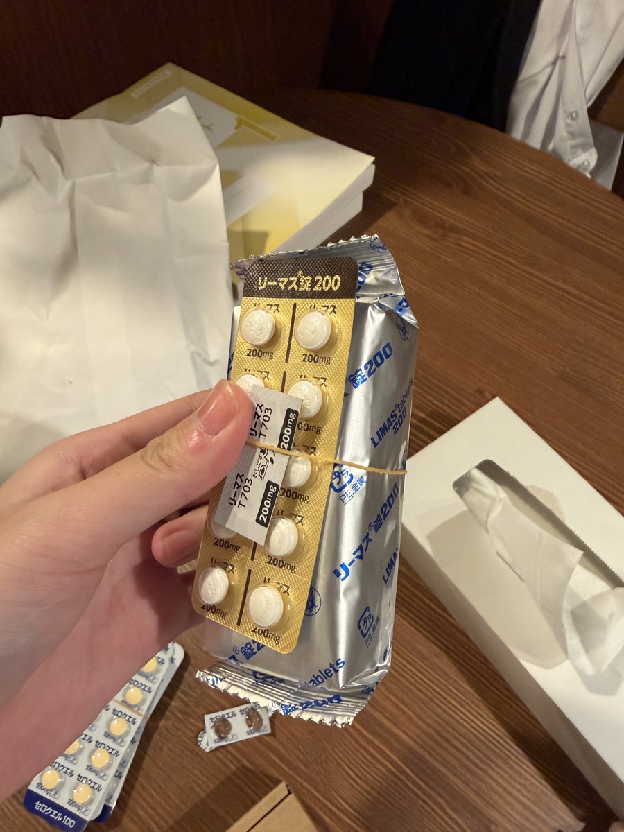 2kani__404's tweet photo. 炭酸リチウム飲む量多すぎてパケ渡 https://t.co/PlN53oyXAs