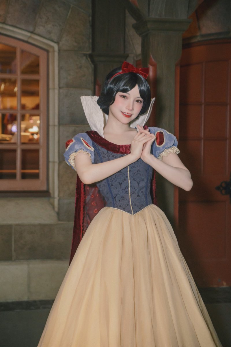 Akase_Official's tweet photo. 子供の頃と~っても憧れた白雪姫に🍎 https://t.co/fJA4Q7nfJN