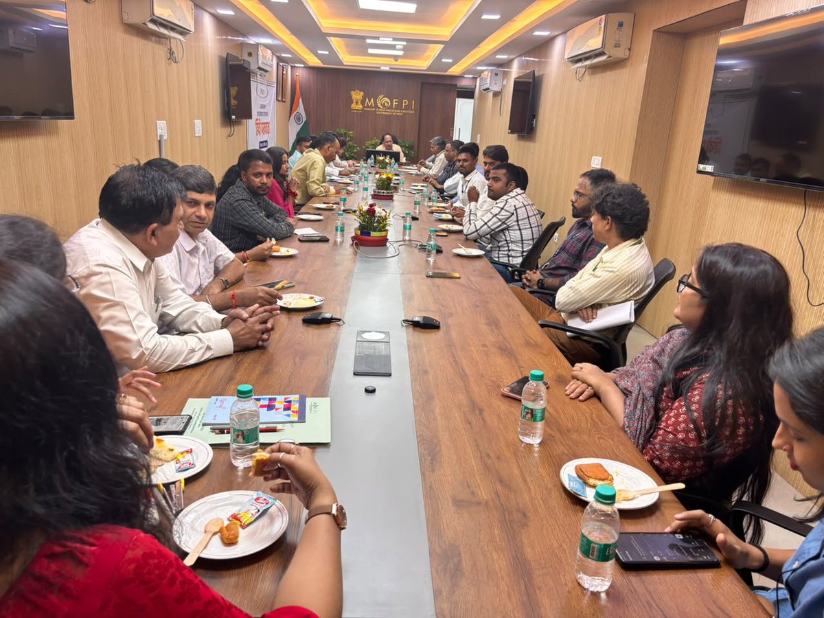 MOFPI_GOI's tweet photo. हिंदी पखवाड़ा के अंतर्गत #MOFPI में सभी अधिकारियों एवं कार्मिकों के लिए काव्य पाठ/हिंदी गीत प्रतियोगिता का आयोजन किया गया। प्रतियोगिता में प्रतिभागियों ने अपनी रचनात्मक प्रतिभा को गीतात्मक एवं काव्यात्मक शैली में प्रस्तुत किया।

#HindiPakhwada2026 https://t.co/lvptWMPZVs