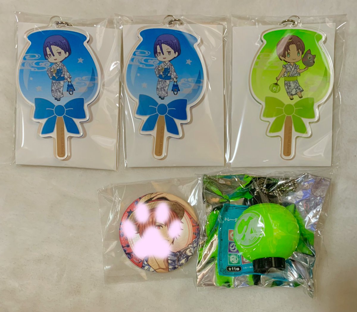 ri_rieri19's tweet photo. [交換・譲渡]うたプリ グラショ

譲
①✩浴衣ちびキャラアクキー りんご飴→真斗2・セシル
②✩提灯型ライト→セシル
③✩MCマステ→藍・那月・翔

求→①②→レン
        ③→レン・蘭丸(マステは交換のみ)
        または定価+送料

郵送希望 https://t.co/GCL96uOAH4