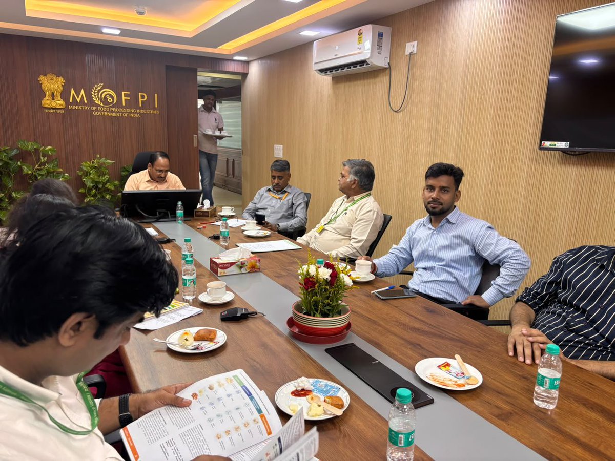 MOFPI_GOI's tweet photo. हिंदी पखवाड़ा के अंतर्गत #MOFPI में सभी अधिकारियों एवं कार्मिकों के लिए काव्य पाठ/हिंदी गीत प्रतियोगिता का आयोजन किया गया। प्रतियोगिता में प्रतिभागियों ने अपनी रचनात्मक प्रतिभा को गीतात्मक एवं काव्यात्मक शैली में प्रस्तुत किया।

#HindiPakhwada2026 https://t.co/lvptWMPZVs