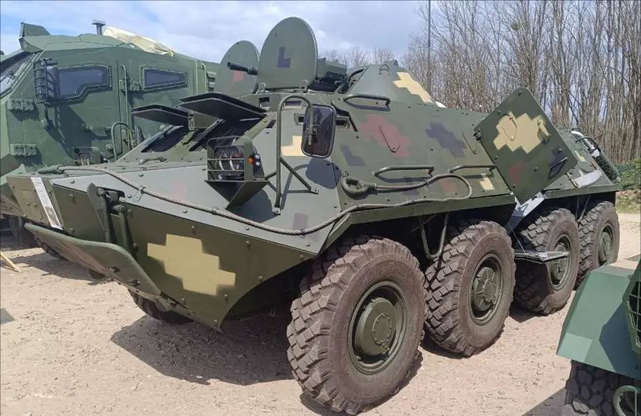 secretsqrl123's tweet photo. ukraine now has enough surplus armored vehicles they are taking old BTRs and turning them into VBIDs....

packing a ton of explosives in them and driving them into russian strong positions!!!! https://t.co/RJCQBkC7fk