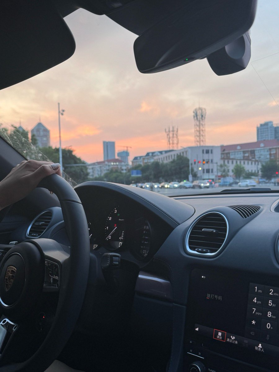 rober_brig__edb's tweet photo. Lost in the warm guitar melodies and soft vocals of this indie track—feels like a cozy weekend drive with the windows down. https://t.co/jklM9D4urC