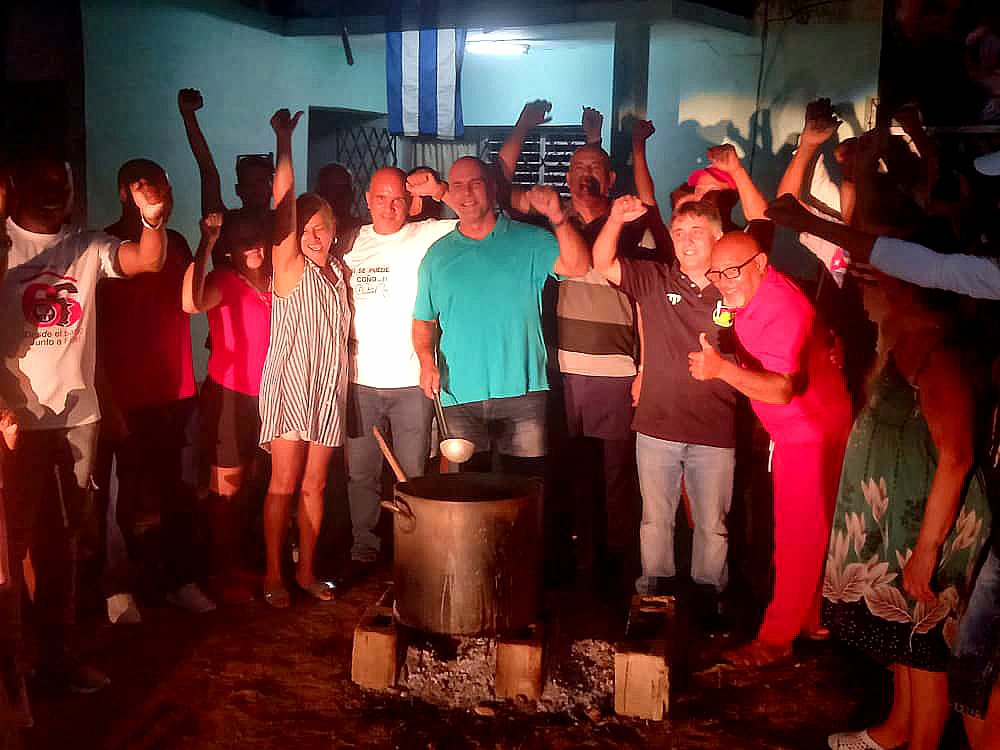 mariofsabines's tweet photo. Junto a @GHNordelo5, coordinador nacional de los @cdr_cuba, recorrimos anoche las actividades cederistas en el municipio cabecera de #Matanzas.
La fuerza del barrio se siente, se ve y se defiende. ¡Viva los CDR! 🇨🇺✊ #MatancerosEnVictoria #66CDR #CubaEstáFirme https://t.co/X0uNez346E