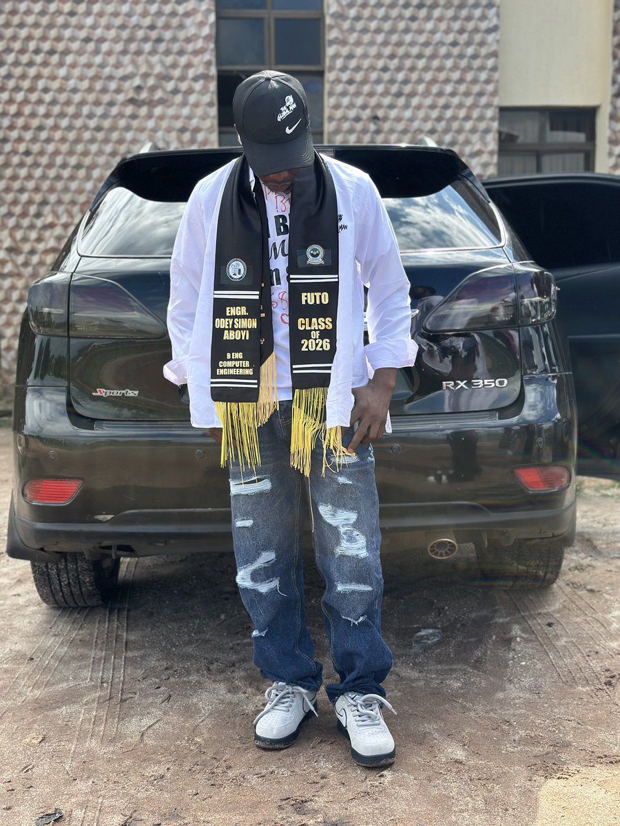 _GlobalSimon's tweet photo. God did โค๏ธ๐จโ๐
B.Eng ๐งณ๐ฅ
5 years of Learning
5 years of becoming
5 years of Growth
I serve a faithful God ๐ฅน๐
#TheGlobalMan ๐โค๏ธ
#Classof2026 #signout #VรญasChile #university #gradaution #JCI #FUTO https://t.co/4pqShKTimP