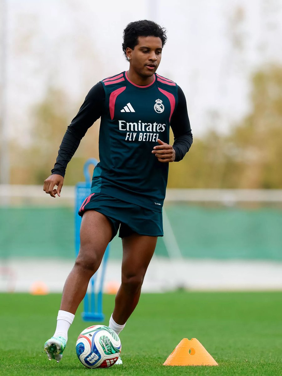 Muktar2003's tweet photo. Rodrygo is BACK!!!!
Good to see you again my guyyy 💥⚡
#halamadrid #Rodrigo https://t.co/kQjQFH1AMh