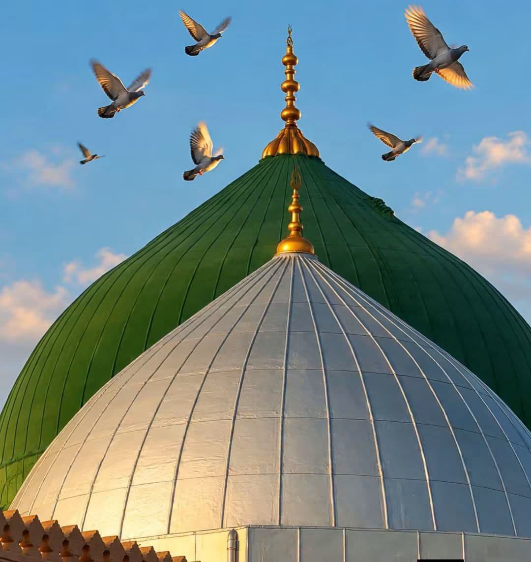 AYESHA_KHR_1's tweet photo. اہل مدینہ اتنے خوش نصیب تھے کہ...!! 🥹 
ان کے بچوں کو حضورِ انور ﷺکی گود، حضورﷺ کی دعا، حضورﷺ کا لعاب نصیب ہوتا تھا۔ ❤️‍🩹
ہم تو مدینے کی گلیوں کو ترستے ہیں۔ 🥀😭 https://t.co/Hh8HfMJvGS