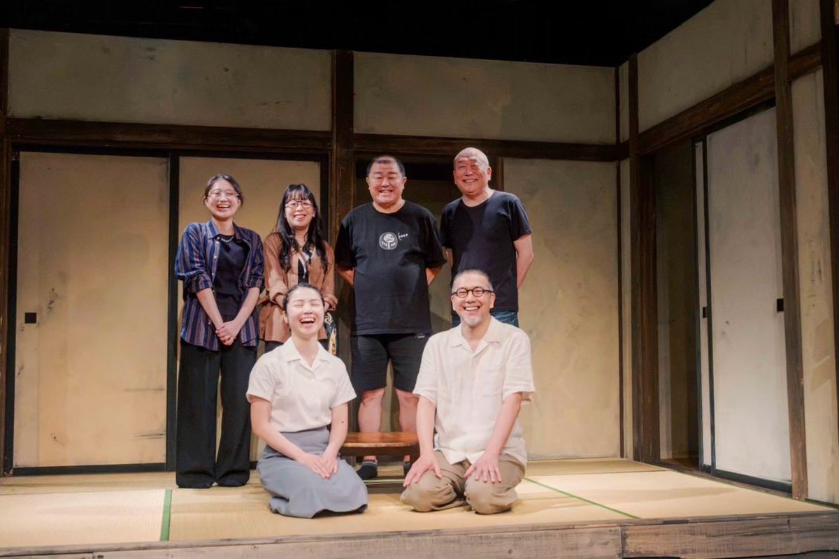 MamStage's tweet photo. 札幌演劇シーズン2026、全日程が終了いたしました💐
MAMはサテライトプログラムとして『父と暮せば』、メインプログラムとして『髪結橋のロビン・グッドフェロー』を上演いたしました。
2作品を駆け抜けた、まさに怒涛の2ヶ月間でした！
ご来場くださった皆さま、ご協力いただいた事務局・参加団体の皆さま、
本当にありがとうございました！
#ses2026
#髪結橋2026
#MAM父くら