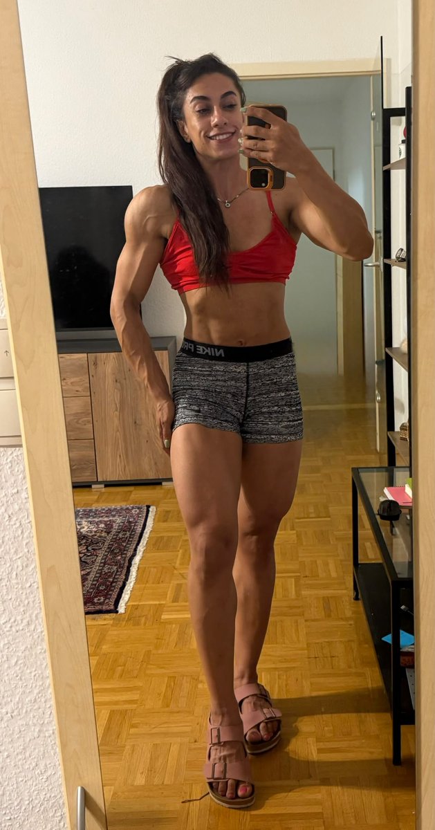 Flyopatra's tweet photo. Feeling Huge! https://t.co/LJ55K7j7kk