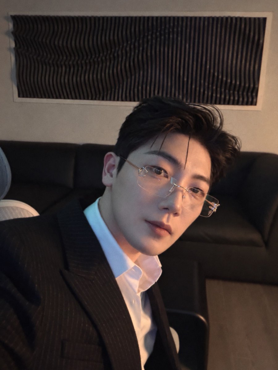 seo_monggu's tweet photo. the glow up tho dkdmdnmddnj

"cintai jametku sebelum cintai gantengku" 😌 https://t.co/kGxOQ7uJWp