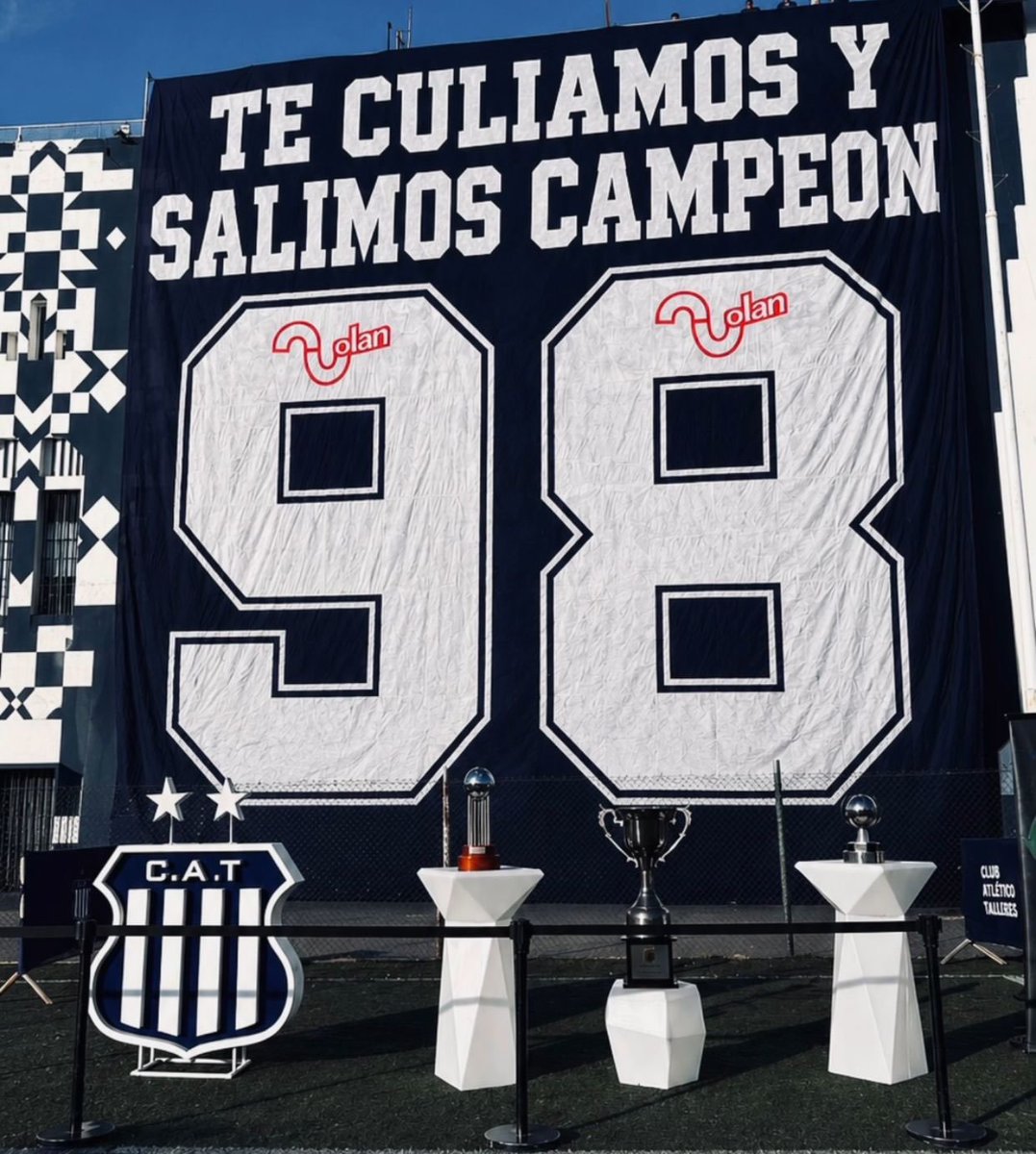 leomatador90's tweet photo. Si. Lo culie y le di la vuelta en la cara!
Mientras mí equipo daba la vuelta olímpica, ellos aplaudían. Y lloraban en la tribuna abrazados con sus novios de la sin Gloria.
Tampoco pudieron llenar medio Chato llevando a sus machos.. segundos en Todo🇧🇴🤏🏻 https://t.co/4Ut8nsfZ2T