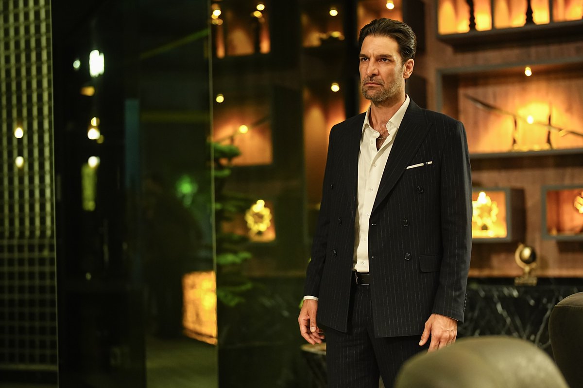 sevdanbiratestv's tweet photo. Mirza’nın kabusu gerçeğe mi dönüşecek?❤️‍🔥
#SevdanBirAteş yeni bölümüyle her Çarşamba 20.00’de Show TV’de!
@ShowTV @cnpfilmresmi https://t.co/9AN8vDiAaB