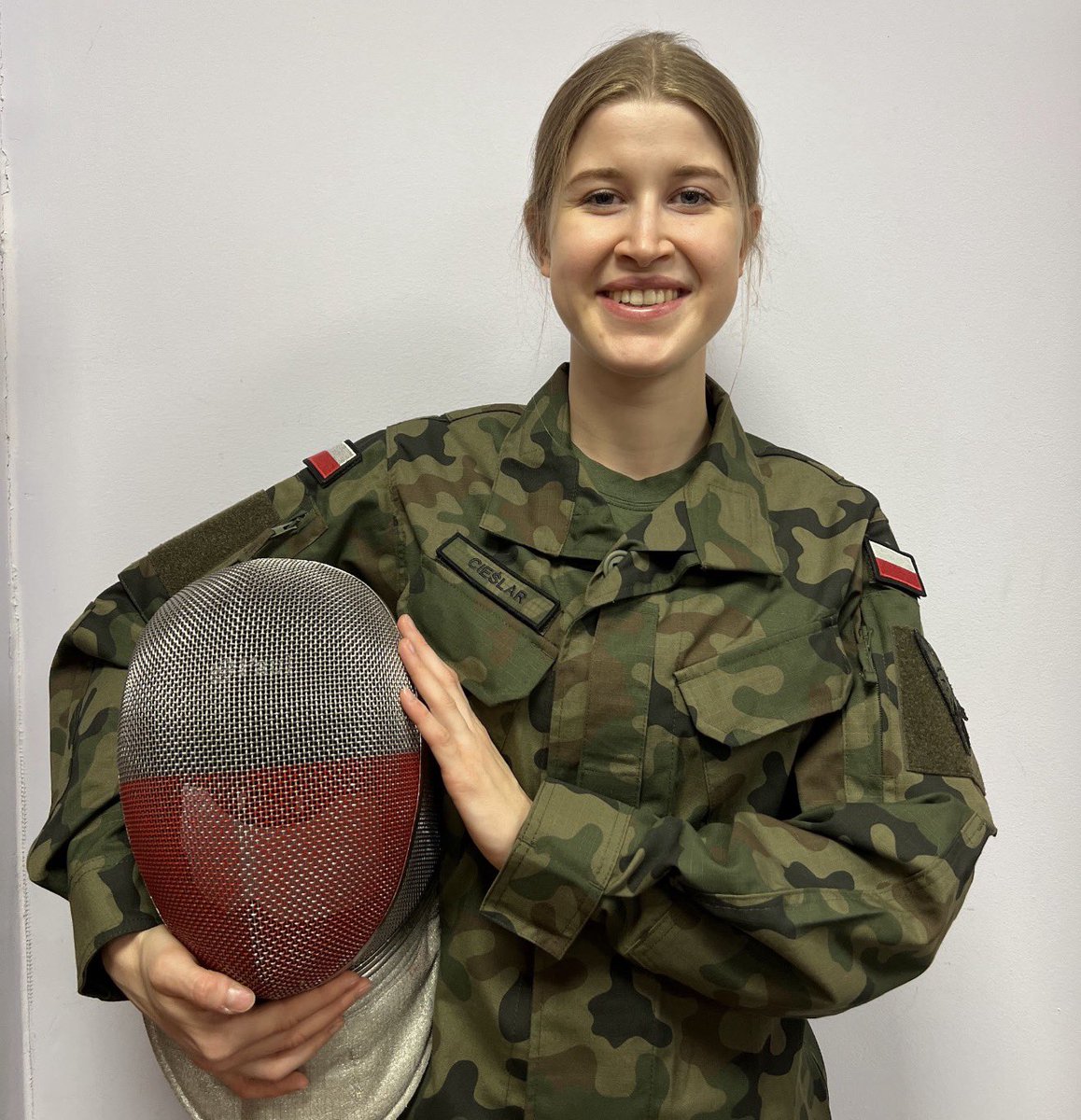 CWZ_SPORT's tweet photo. 49th CISM World Military Fencing Championship and a🥇 medal for Poland! 🇵🇱

🤺 Pvt. Zuzanna Cieślar steps onto the podium and claims the gold medal - a truly special moment for us and an emotional one for all 🇵🇱 Polish soldiers. 🫡

Congratulations - this medal from Hungary 🇭🇺 means a lot 👏

@MON_GOV_PL @Polska_Zbrojna @PZSzerm @CISM_HQ @sport_tvppl @przeglad @SportowyRytm