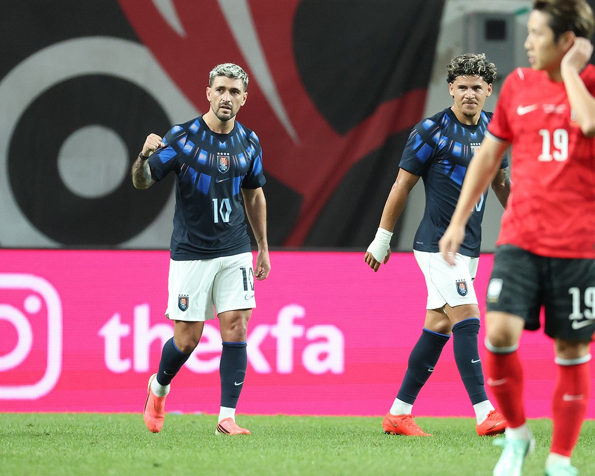 GoalJP_Official's tweet photo. ⚫️ ウルグアイが韓国に快勝！🔵

ウルグアイ代表がダルウィン・ヌニェスの2得点など4ゴール！

先日、暫定監督の初陣のエクアドル戦で勝利を収めていた韓国だが新体制2試合目で初黒星に。

🆚韓国 1-4 ウルグアイ
🇺🇾13' ヌニェス
🇺🇾27' デ・アラスカエタ
🇺🇾43' OG
🇺🇾62' ヌニェス
🇰🇷80' イ・ガンイン https://t.co/9sdur3GrMr