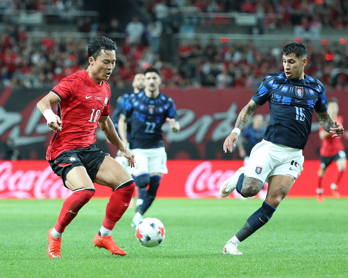 GoalJP_Official's tweet photo. ⚫️ ウルグアイが韓国に快勝！🔵

ウルグアイ代表がダルウィン・ヌニェスの2得点など4ゴール！

先日、暫定監督の初陣のエクアドル戦で勝利を収めていた韓国だが新体制2試合目で初黒星に。

🆚韓国 1-4 ウルグアイ
🇺🇾13' ヌニェス
🇺🇾27' デ・アラスカエタ
🇺🇾43' OG
🇺🇾62' ヌニェス
🇰🇷80' イ・ガンイン https://t.co/9sdur3GrMr